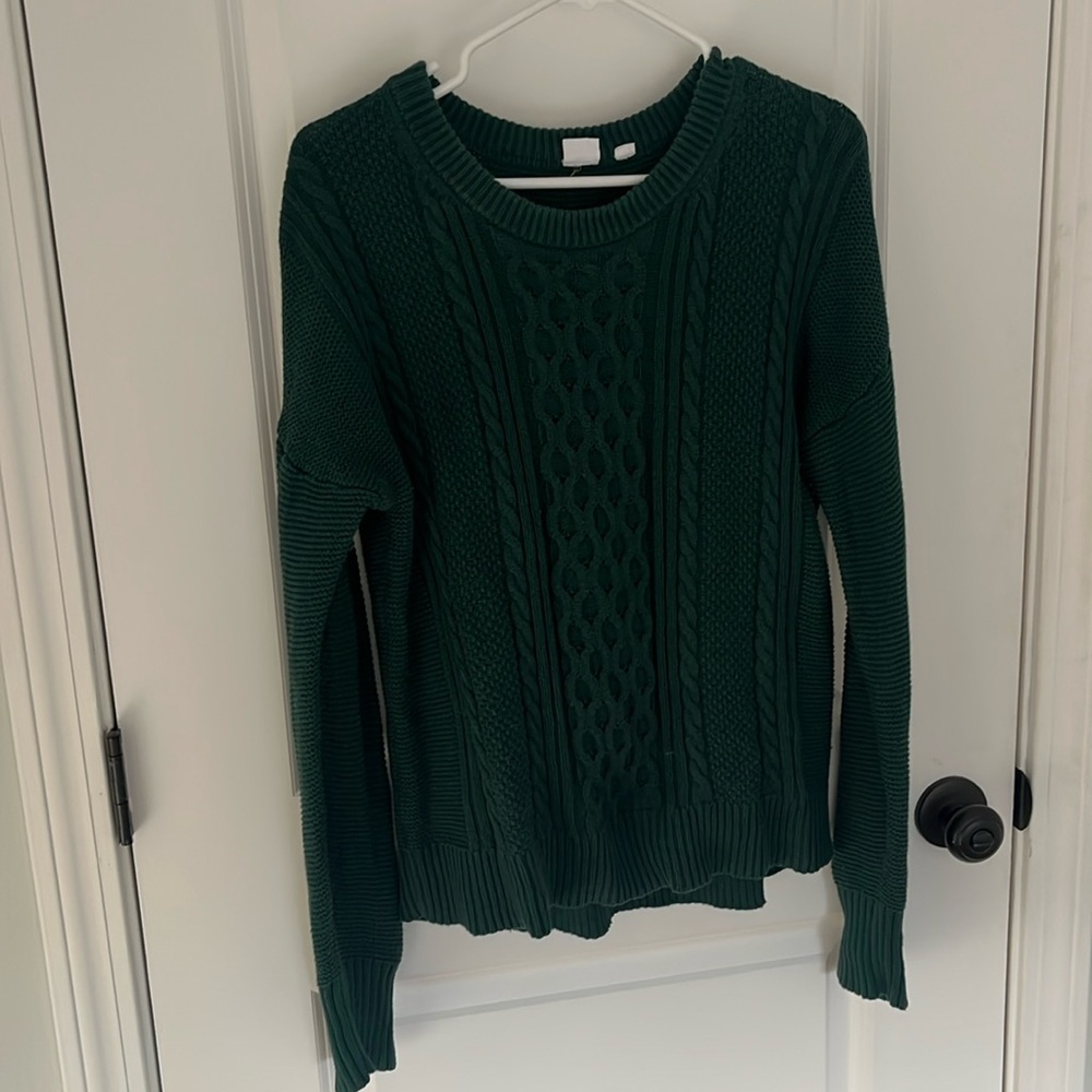 GAP women’s cable knit sweater